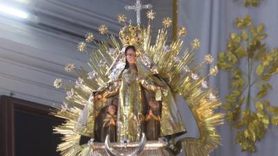 Feligreses piden protección ante la pandemia a la Virgen del Carmen