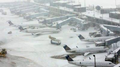 Más de 3 mil vuelos cancelados por nieve en Estados Unidos