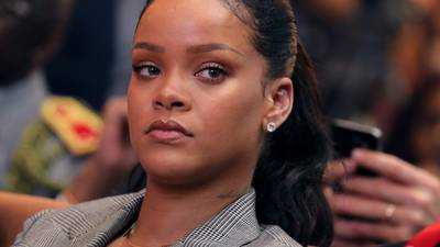 Rihanna critica a Snapchat por “burlarse” de los golpes que le dio su exnovio