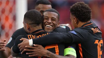 Holanda gana el grupo C de la Euro tras golear a Macedonia del Norte