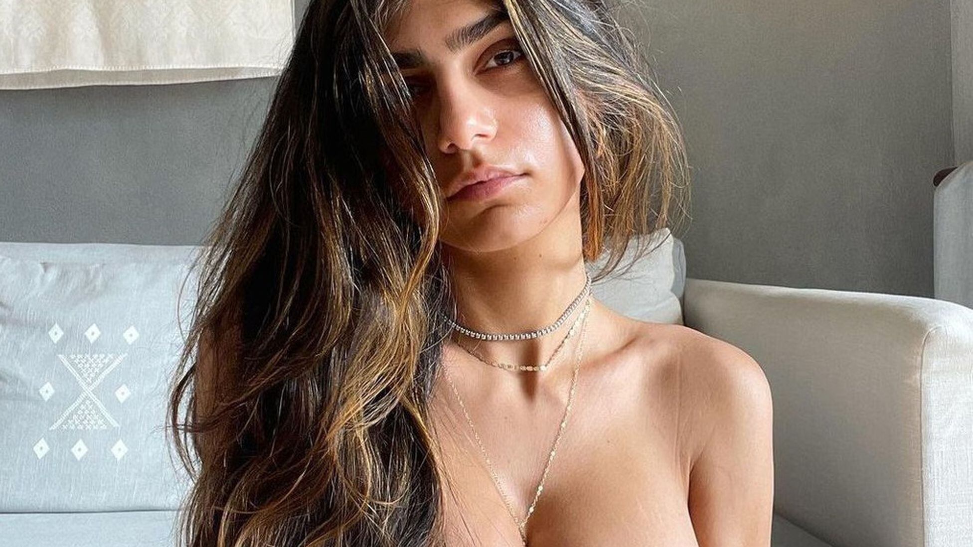 Mia Khalifa y su bañador blanco que transparenta su intimidad – Publinews