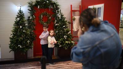 Centros comerciales reciben la Navidad con música, actividades y decoraciones gigantes