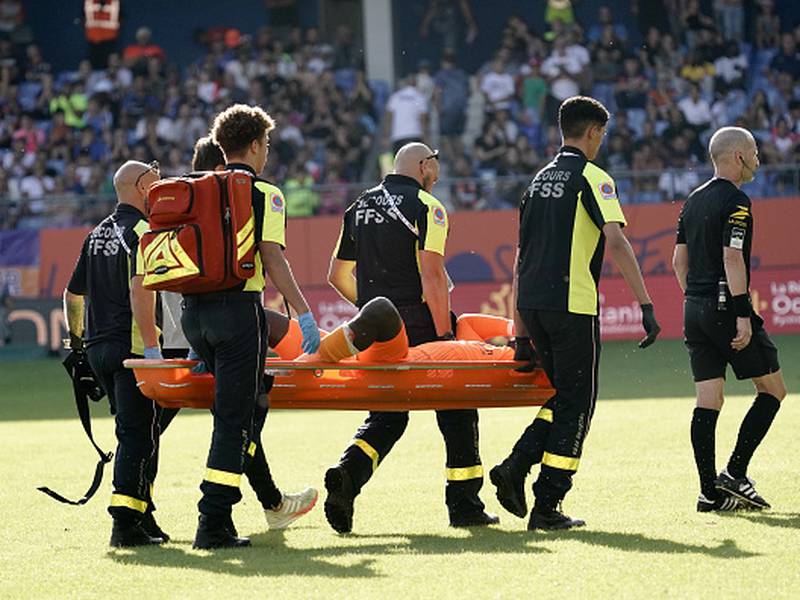 Ultra de Montpellier ataca con un petardo al arquero del Clermont en Francia