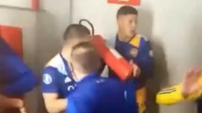 VIDEO. Marcos Rojo agarra a puñetazos a un guardia durante pelea