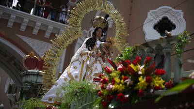 La Virgen del Rosario salió en procesión en la “Festividad de la Rosa”