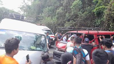 Accidente entre microbuses deja siete heridos en Retalhuleu