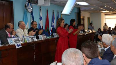 Hija de Sandra Torres gana la presidencia del Parlacen