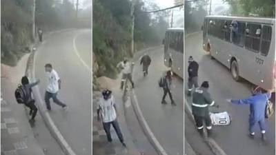 VIDEO. Pasajeros se bajan de bus para defender a mujer que estaba siendo golpeada