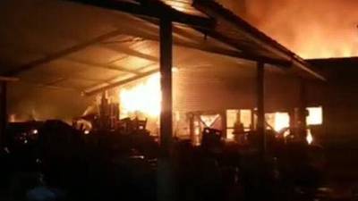 Incendio consume más de 90 locales del Antiguo Mercado de Mazatenango