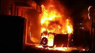Se queman vehículos en la calzada Atanasio Tzul