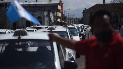 Taxistas protestan contra pago obligatorio de seguro