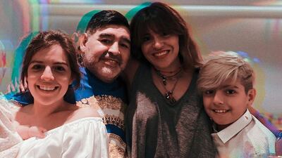 Hija de Maradona preocupa con mensajes sobre quitarse la vida
