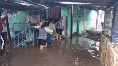 Recolectan víveres para familias afectadas en San Miguel Petapa