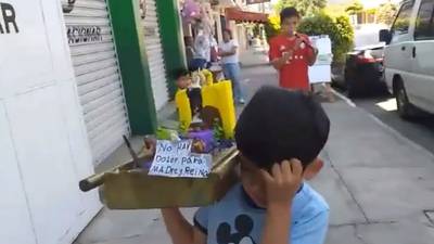 Internautas reaccionan al video de los niños que juegan a cargar la procesión