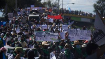 "¡Autoridades corruptas fuera!": guatemaltecos viven segunda jornada de manifestaciones