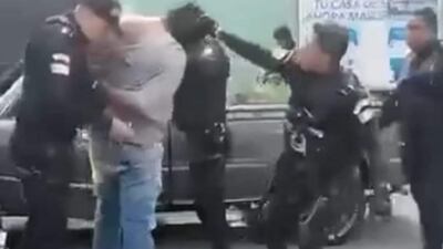 Agentes de la PNC capturados por agredir a piloto de picop en Santa Inés Petapa