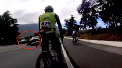 VIDEO. Motorista a excesiva velocidad atropella a ciclista en Ciudad Vieja