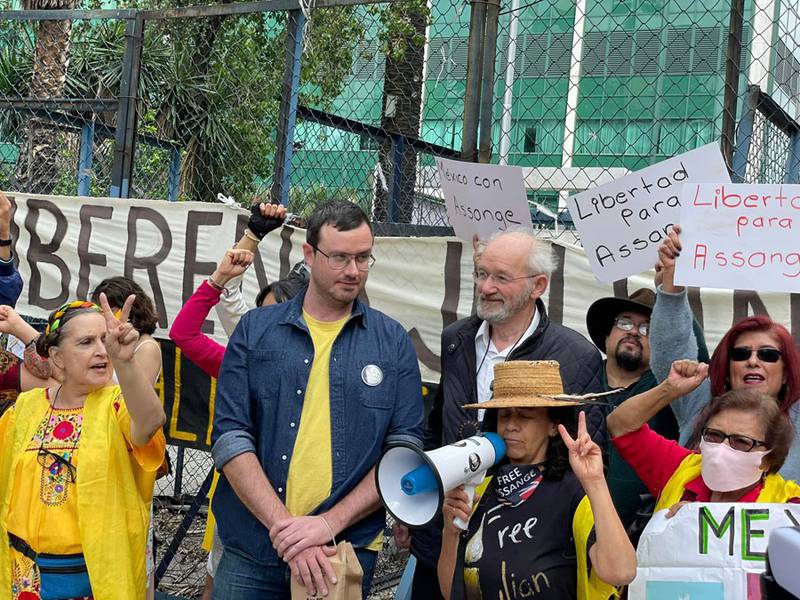 Mexicanos salen a la calle en apoyo a Julian Assange