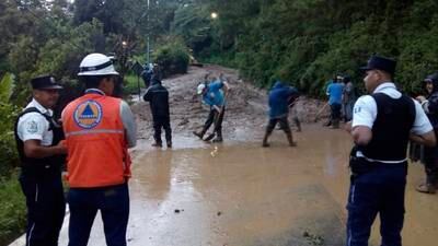 Más de 500 personas afectadas por derrumbes en la capital y Santa Catarina Pinula