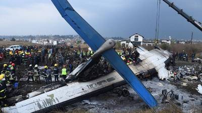 Accidente de avión en Nepal deja al menos 40 muertos