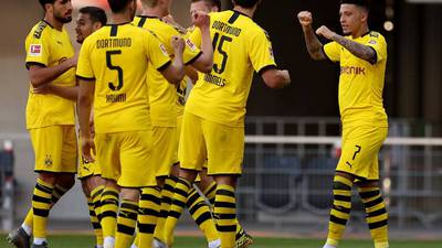 ¡Insólito! Jugadores del Borussia Dortmund rompen protocolos y van a una peluquería