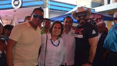 VIDEO. Sandra Torres acude a la Feria del Chicharrón en Mixco