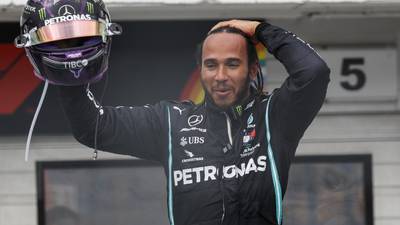 VIDEO. Hamilton se queda con el GP de Hungría y desplaza a Bottas en la punta