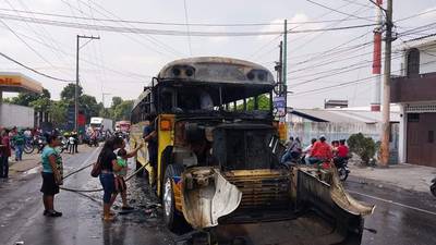 Capturan a los tres responsables de quemar un bus de transporte público en Escuintla