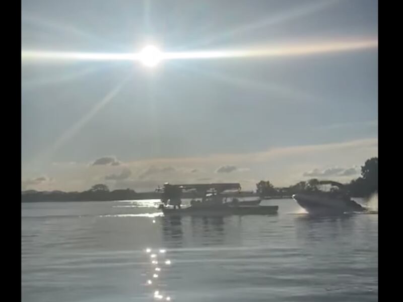 Video: increíble choque de lanchas en el lago Petén Itza