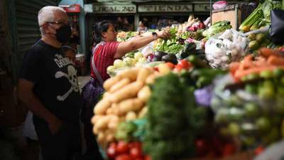 Precios de alimentos presionan en IPC del primer mes del año