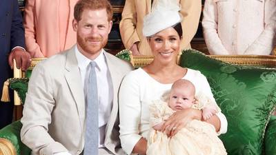 Manta que cubrió a Archie genera gran polémica en la familia real