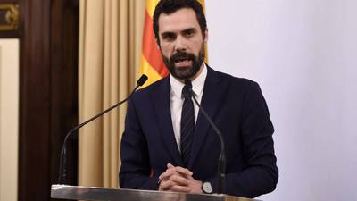 Parlamento de Cataluña pospone el pleno para investir a Puigdemont