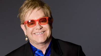 Subastarán 900 artículos de Elton John