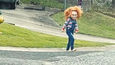 VIDEO: niño disfrazado de Chucky siembra pánico entre los ciudadanos