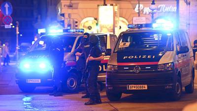 Tiroteo cerca de sinagoga en Viena; sospechan de “ataque terrorista”