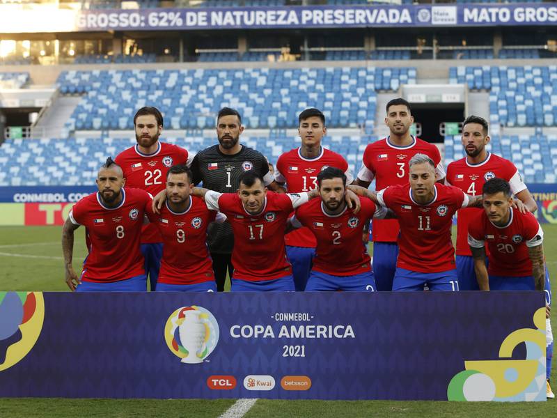 Jugadores de Chile meten mujeres al hotel y técnico quiere renunciar