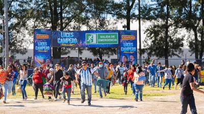El Campo Marte es abarrotado por cientos de guatemaltecos que disfrutarán de las Luces Campero