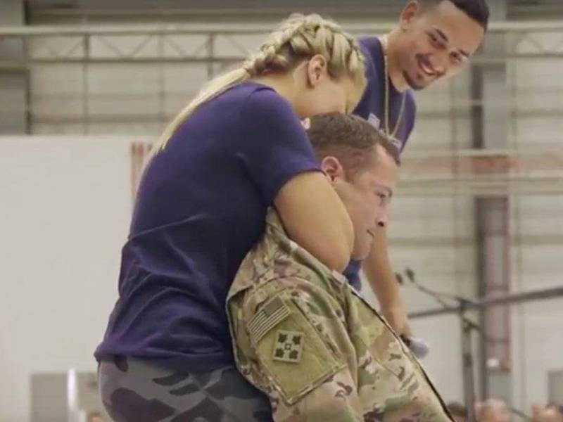 VIDEO. Famosa luchadora de la UFC deja inconsciente a un soldado estadounidense