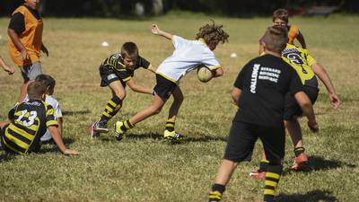 "Los tacleos deberían prohibirse en el rugby para niños", revelaron universitarios británicos
