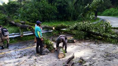 Derrumbes en Antigua Guatemala y el Libramiento de Chimaltenango