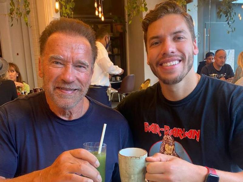 ¡Idénticos! Hijo menor de Arnold Schwarzenegger debuta en el cine y así luce