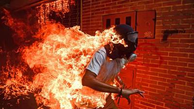 El joven en llamas, la historia detrás de la foto del año del WPP