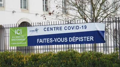 Francia no descarta un tercer confinamiento si la situación epidémica se agrava