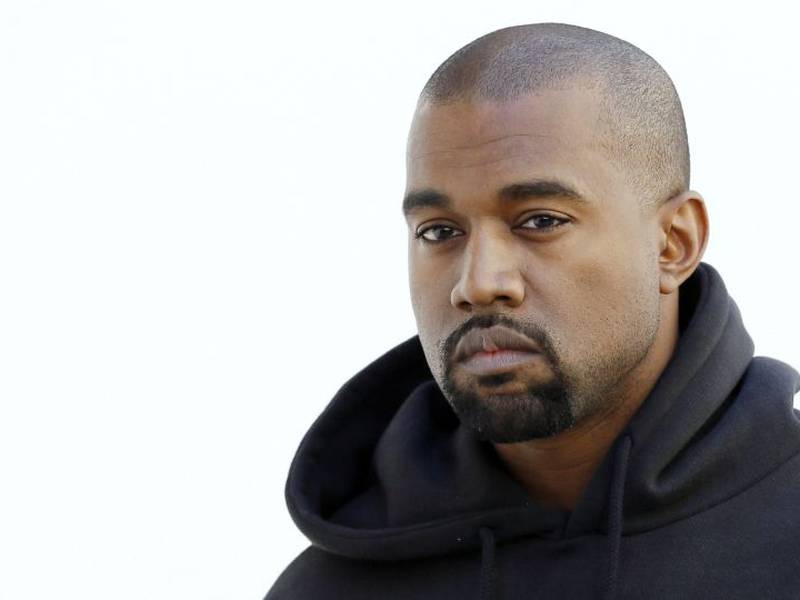Kanye West asistió a un partido de fútbol con una particular vestimenta