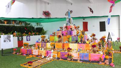 Embajada de México instaló altar y recordó a dos destacados guatemaltecos