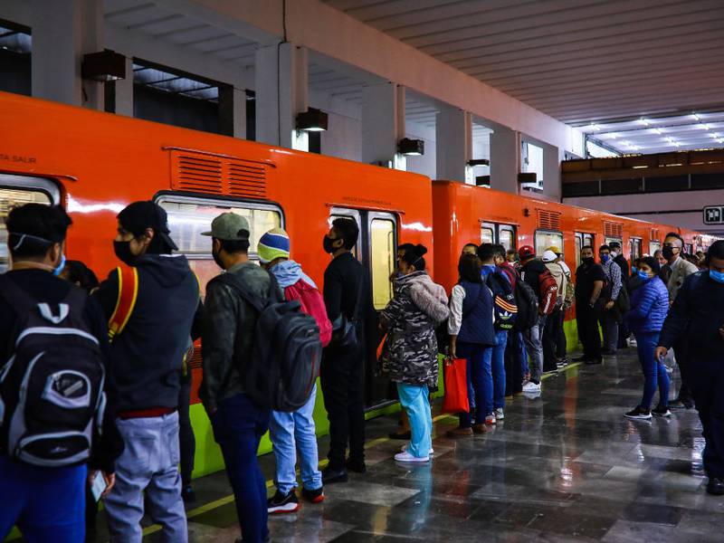 Más de una veintena de intoxicados por conato de incendio en metro de México