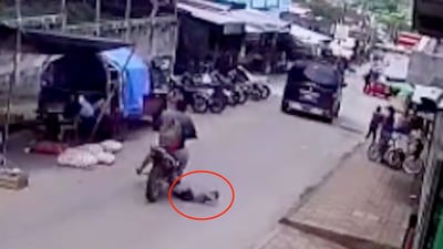 VIDEO. Momento en que motorista atropella a niño en Chisec