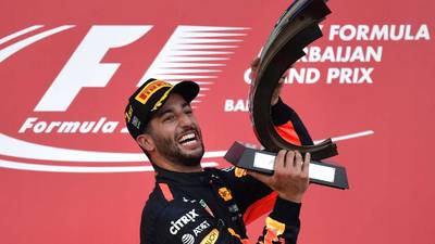 Daniel Ricciardo gana un accidentado Gran Premio de F1 en Azerbaiyán