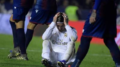 Real Madrid cae ante Levante y el Barcelona es líder a una semana del clásico