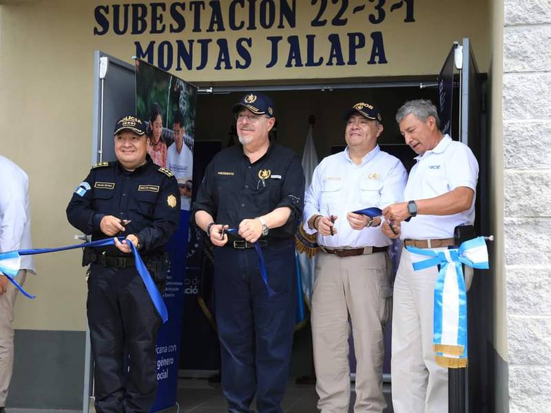 Presidente inaugura nueva comisaría de la PNC en Monjas, Jalapa